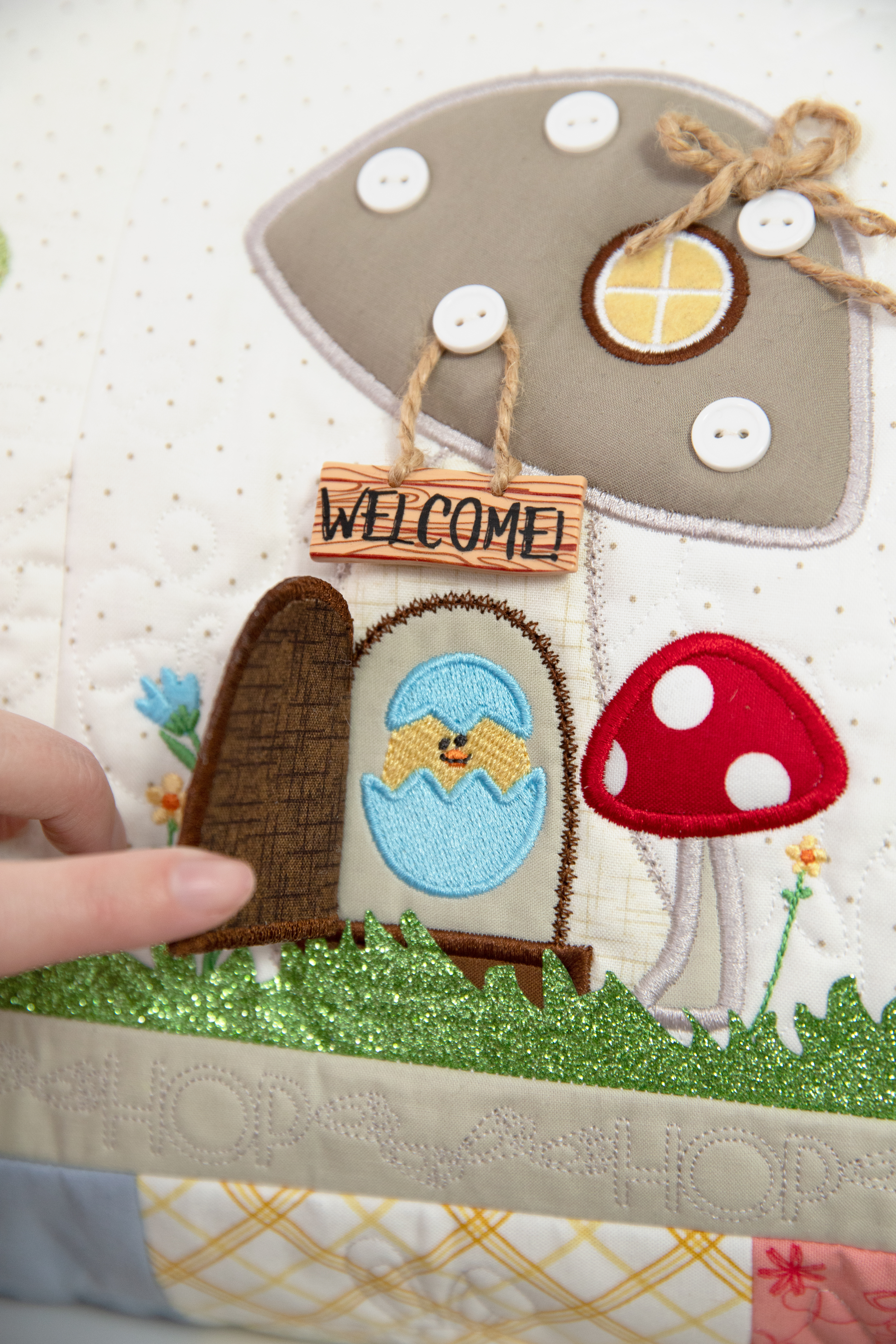 4_Mushroom_Hands_Vert