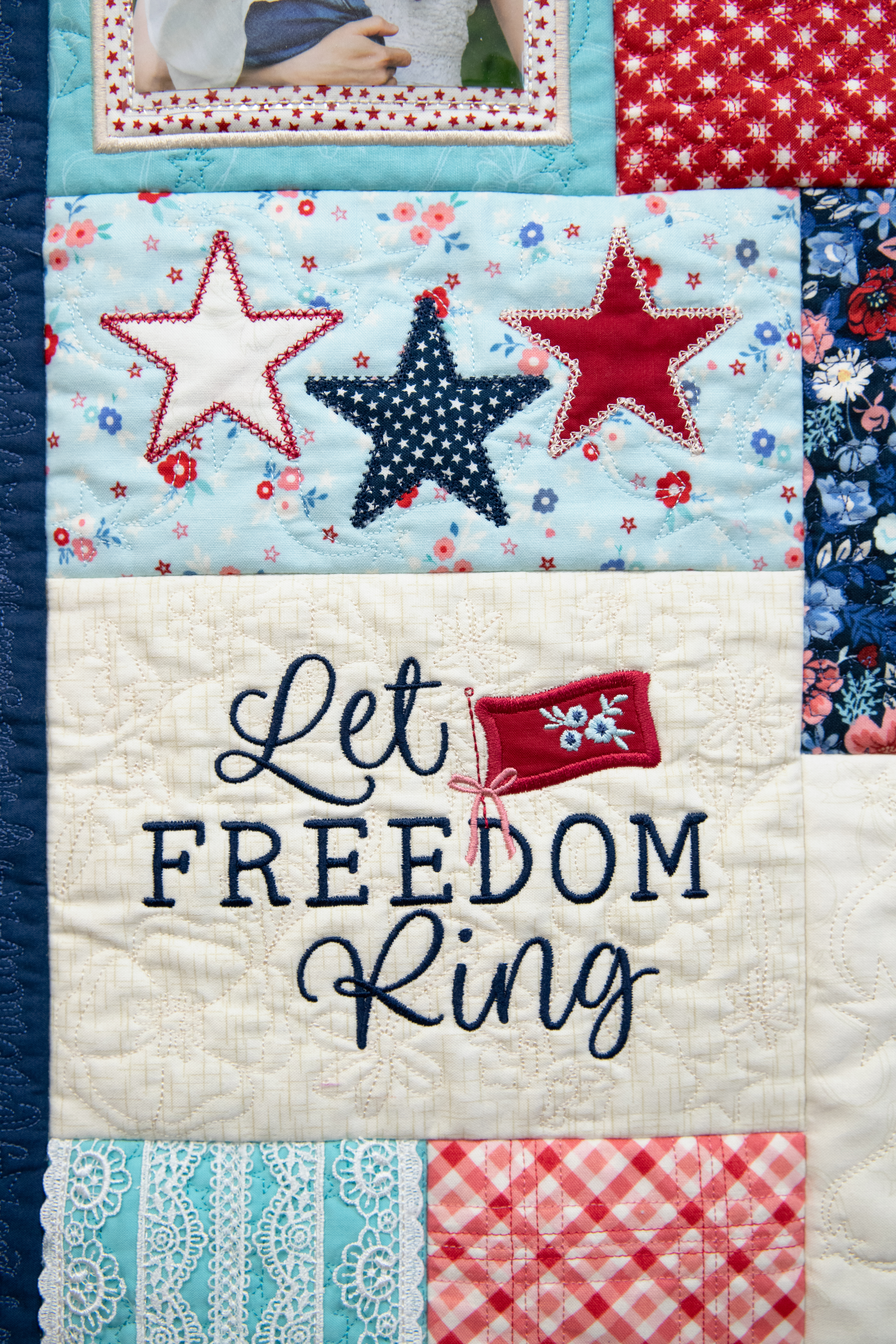 Block-LetFreedomRingAndStarApplique-Vert