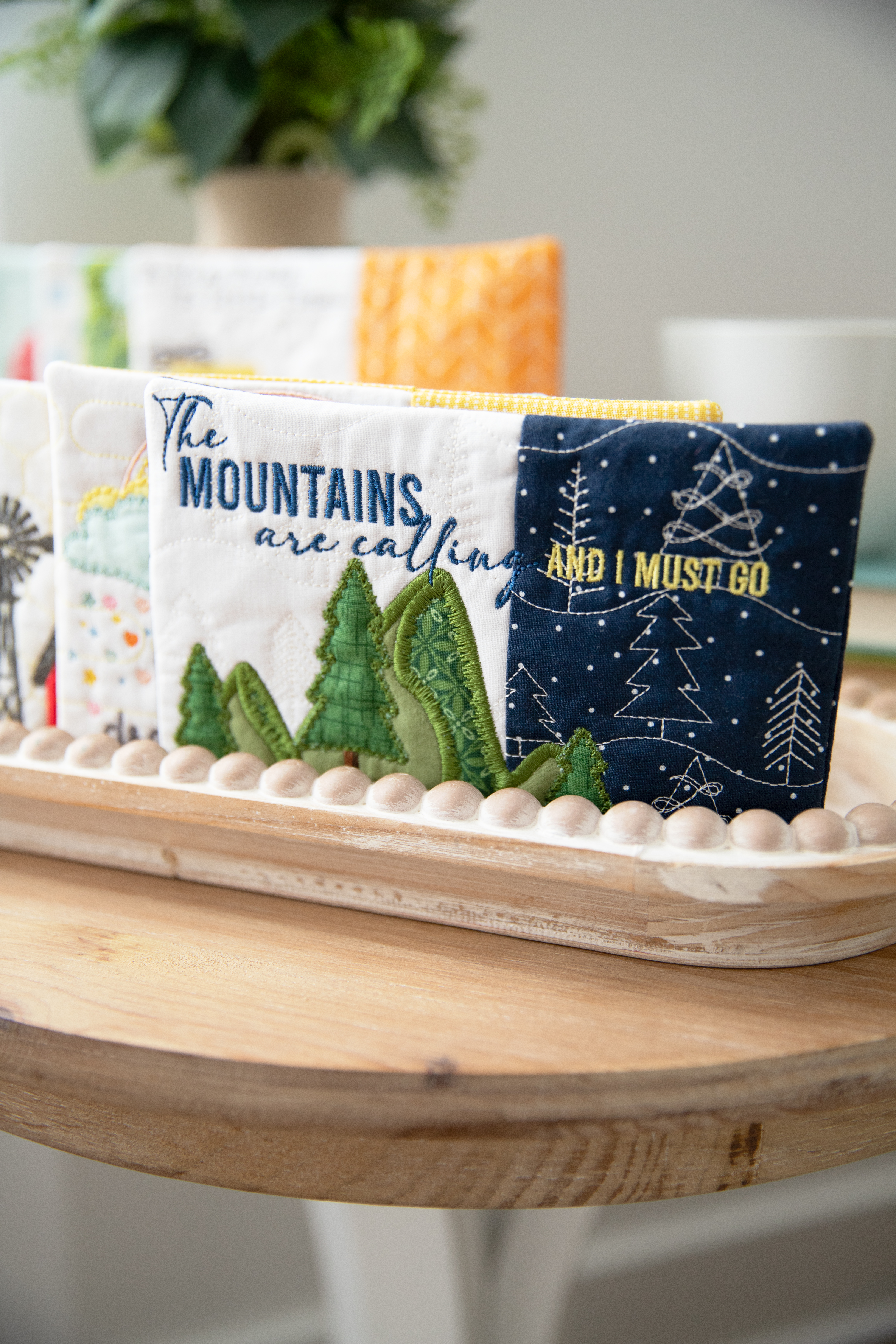 KD5142 Mountains_Tray_Vert